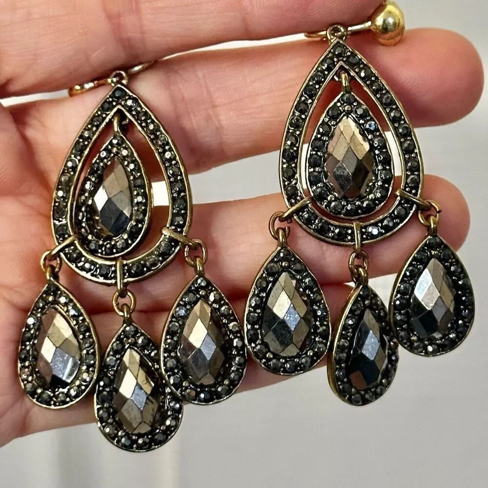 Avon vintage teardrop grey rhinestone earrings